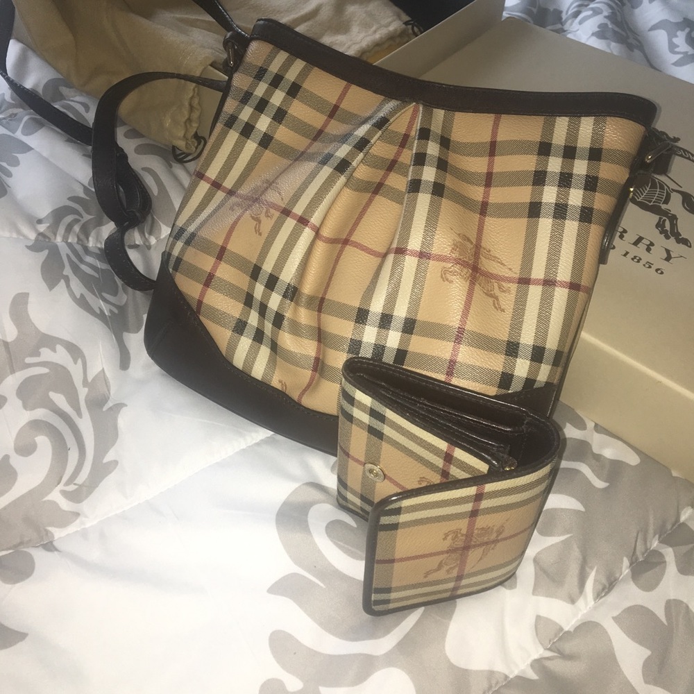 100% authentic Burberry hand bag and wallet.